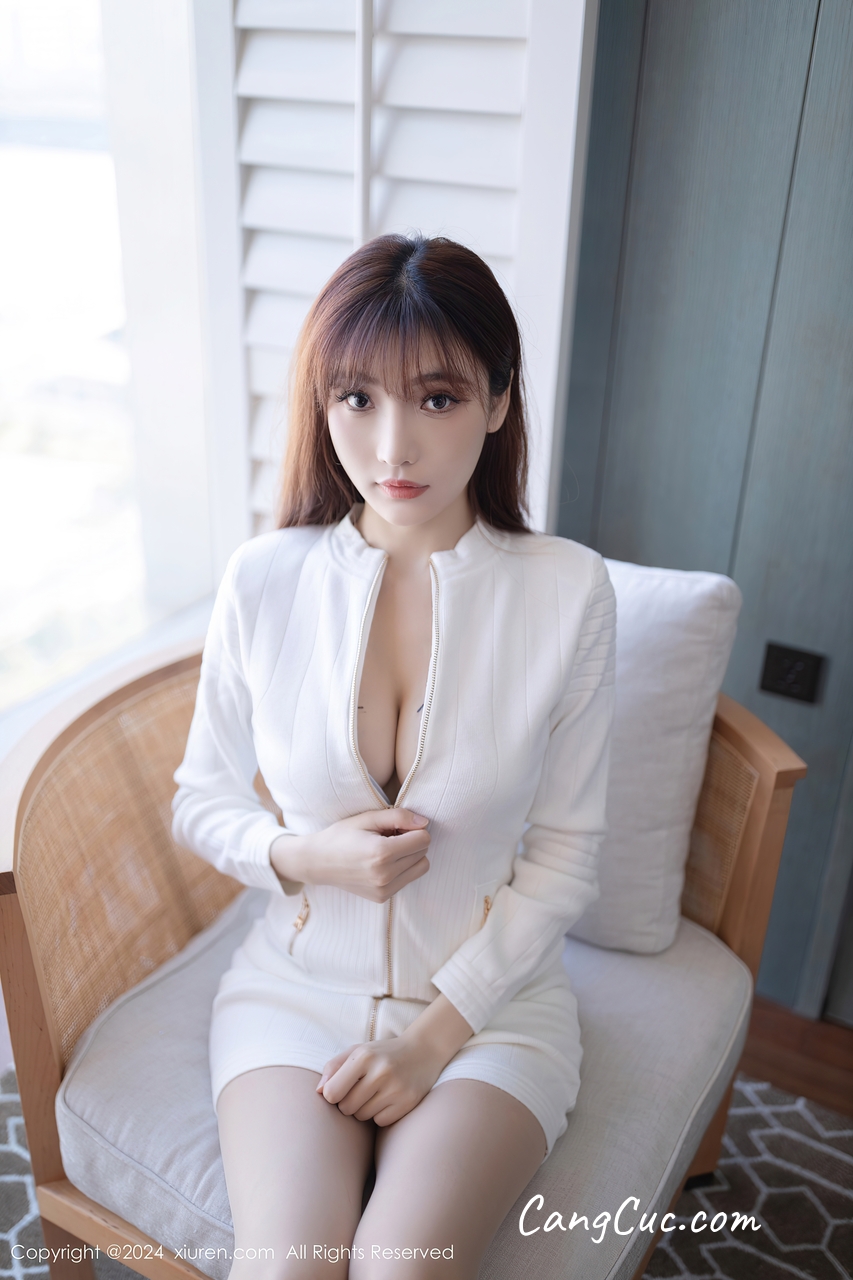 XIUREN No.8233 Lu Xuan Xuan (陆萱萱)